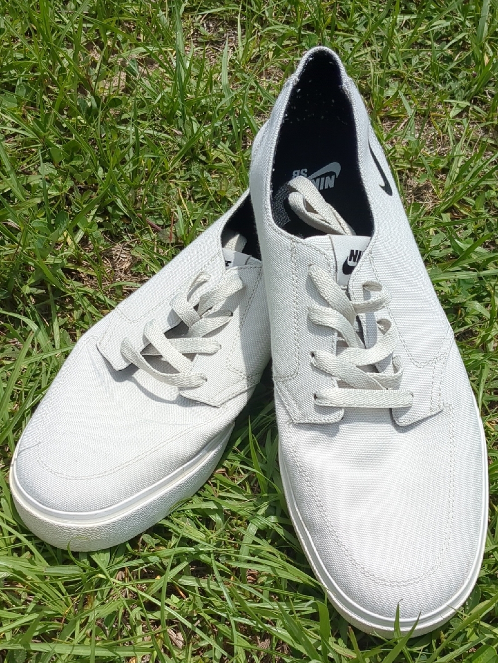 Nike Men’s White Canvas Lace-Up Sneakers